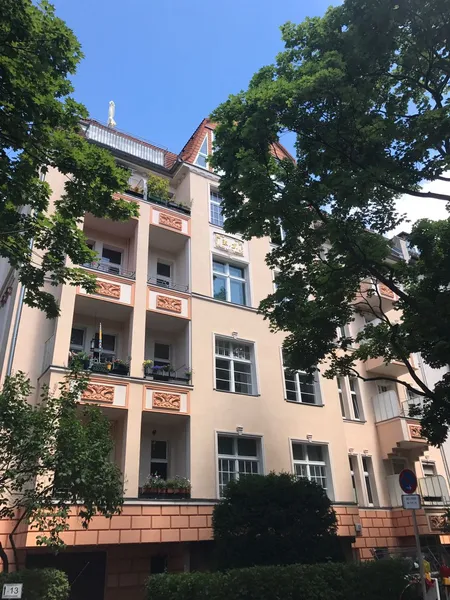 Modernisierte Singlewhg. mit EBK, Balkon und abgez. Dielen in Friedenau! — photo 1
